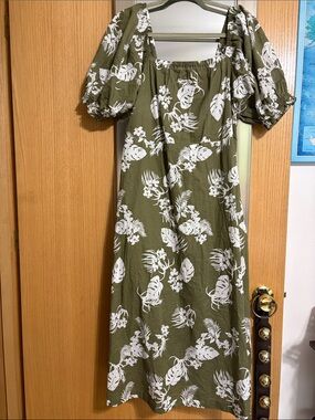 Studio B size Large Olive Green Floral Puff-Sleeve Midi Dress NEW